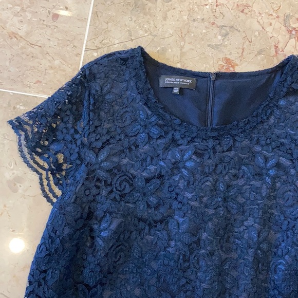 Lace navy short sleeve top💙💙 - Picture 2 of 5